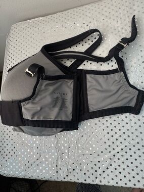 Natori sport bra bundle of  7 units in good condition see pictures for colors